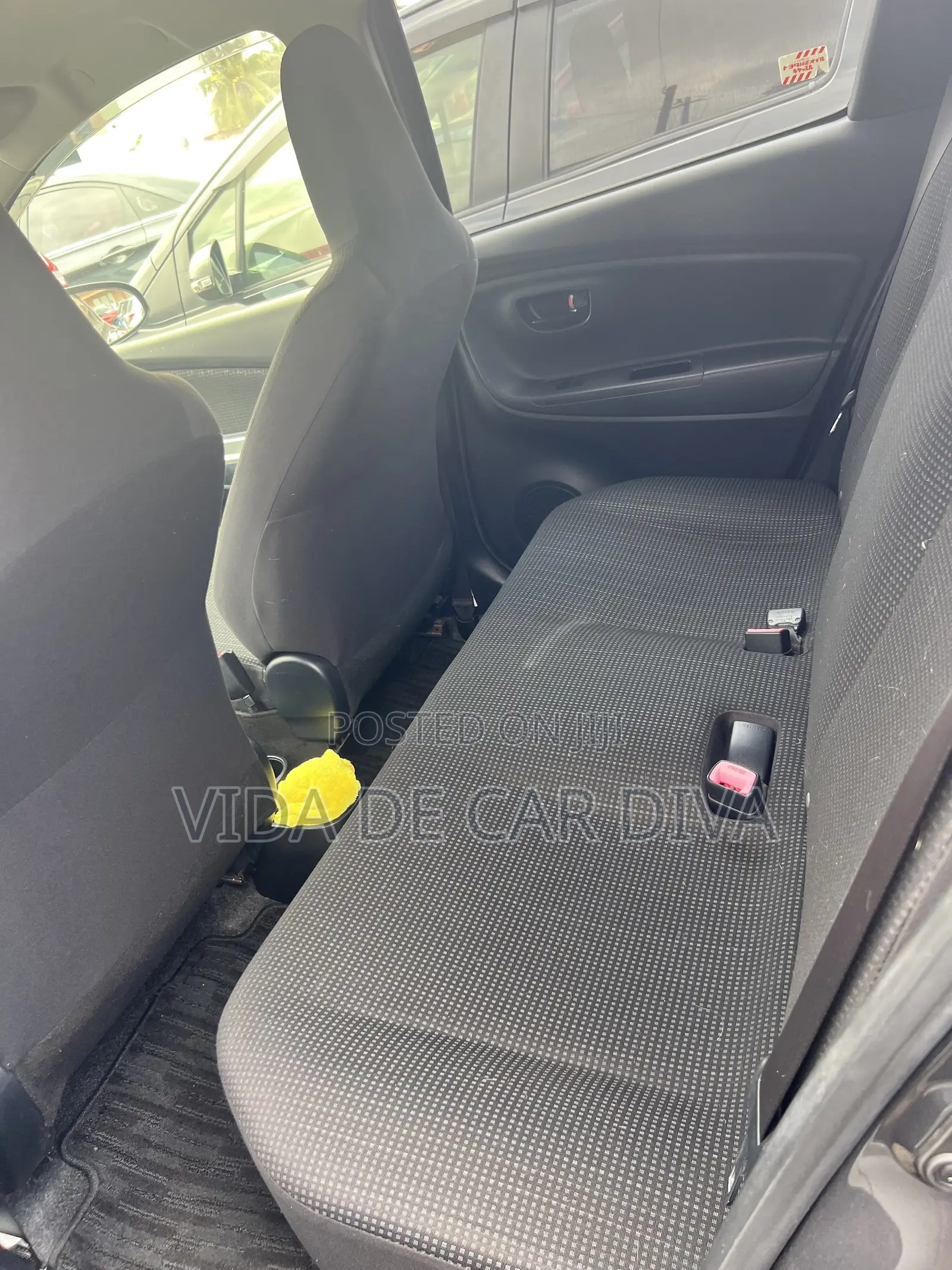 Toyota Vitz 1.3 FWD 5dr 2015 Gray