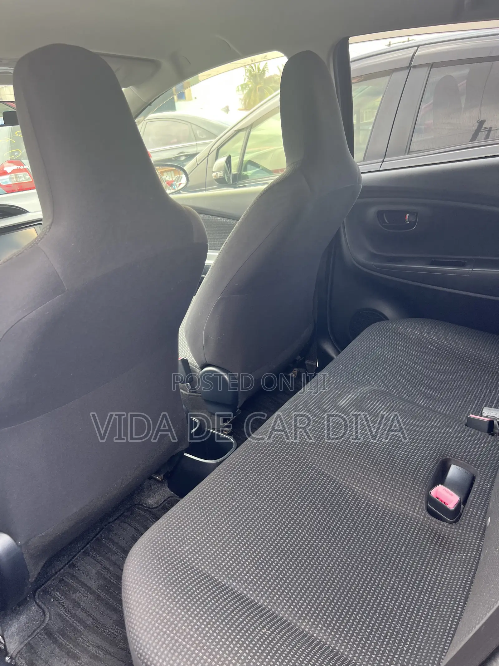 Toyota Vitz 1.3 FWD 5dr 2015 Gray