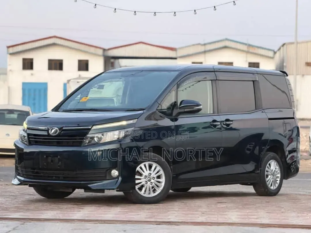 Toyota Voxy X 2WD 7-Seater 2014 Blue