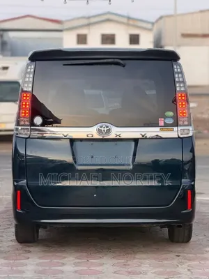 Toyota Voxy X 2WD 7-Seater 2014 Blue