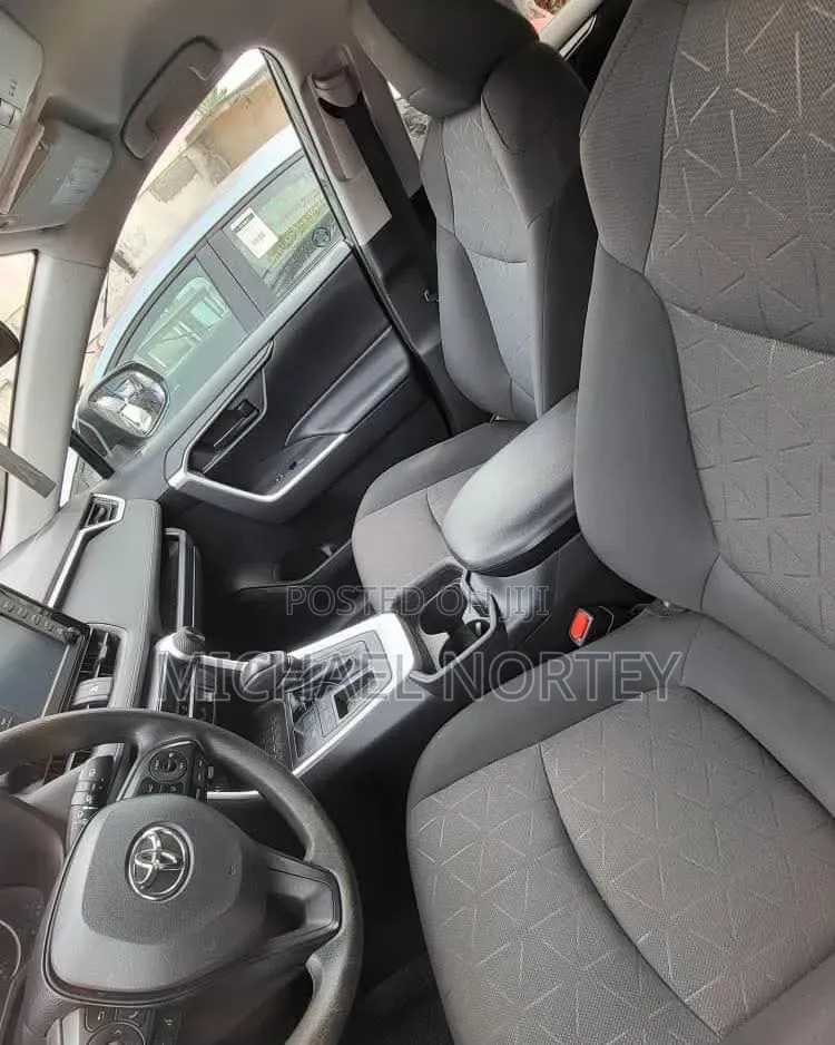Toyota Voxy X 2WD 7-Seater 2014 Blue