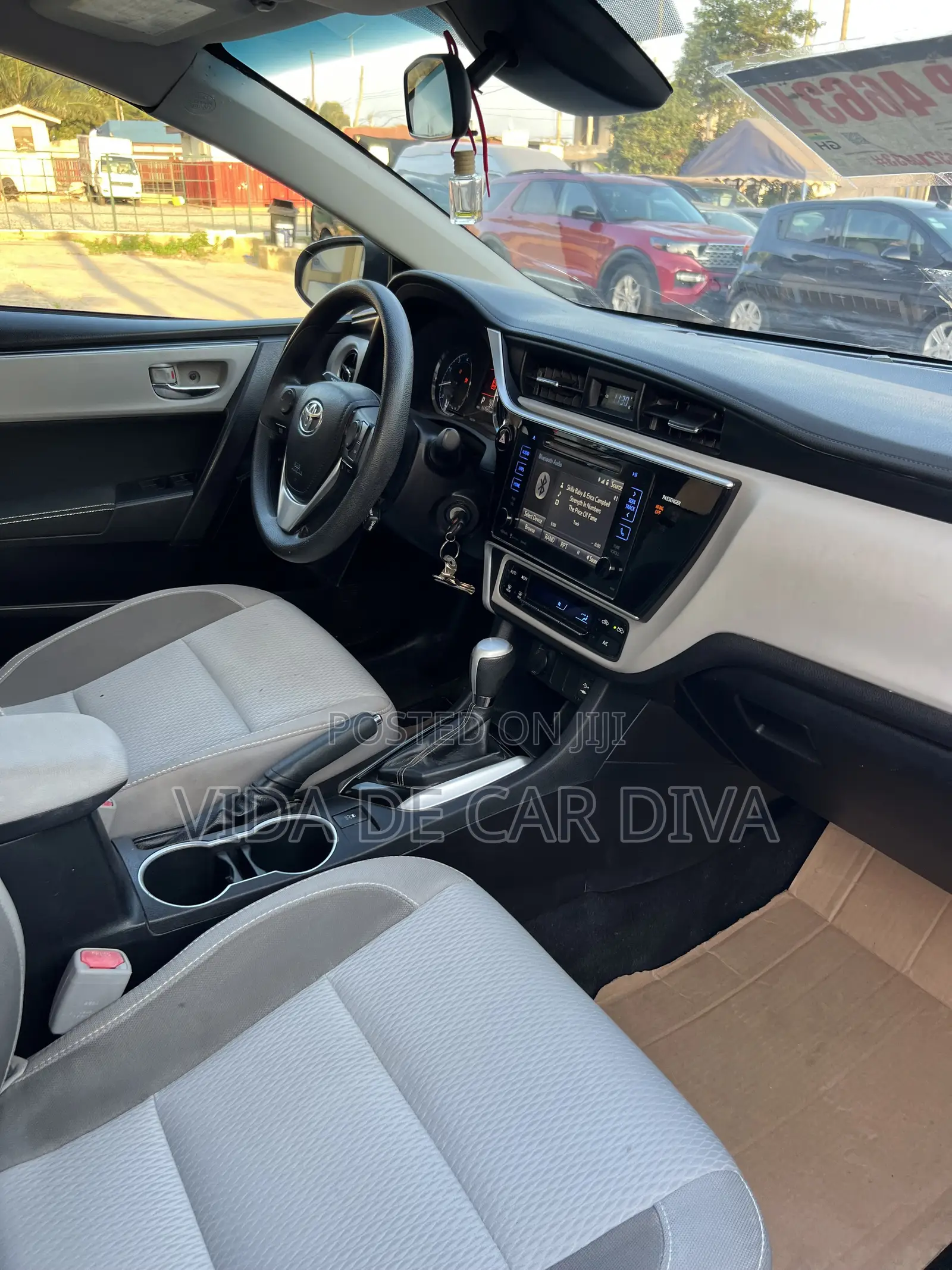 Toyota Corolla SE 4dr Sedan (1.8L 4cyl CVT) 2017 White