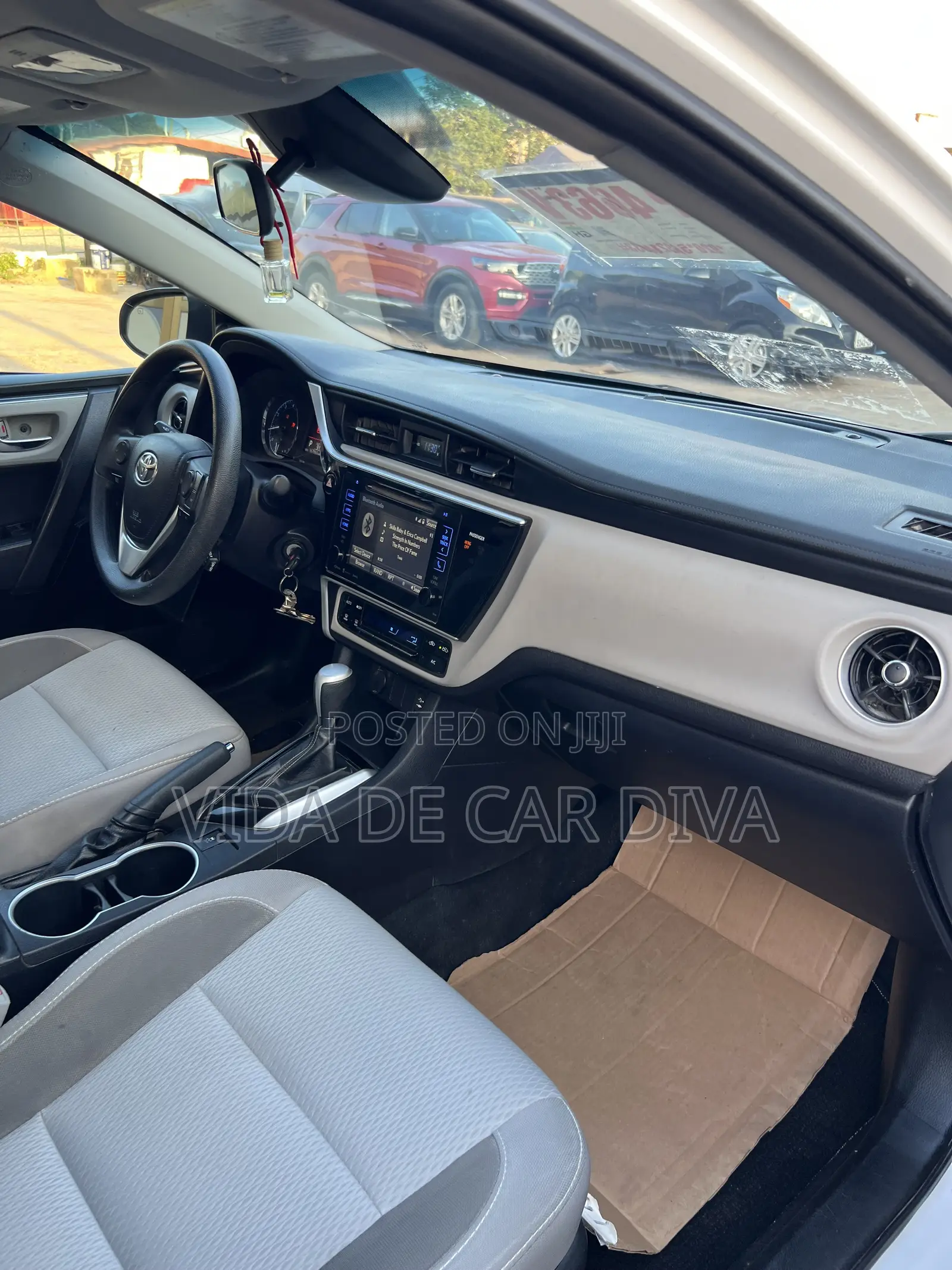 Toyota Corolla SE 4dr Sedan (1.8L 4cyl CVT) 2017 White