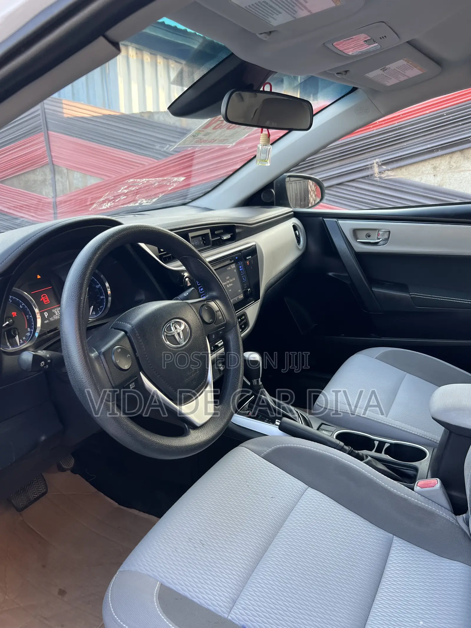Toyota Corolla SE 4dr Sedan (1.8L 4cyl CVT) 2017 White