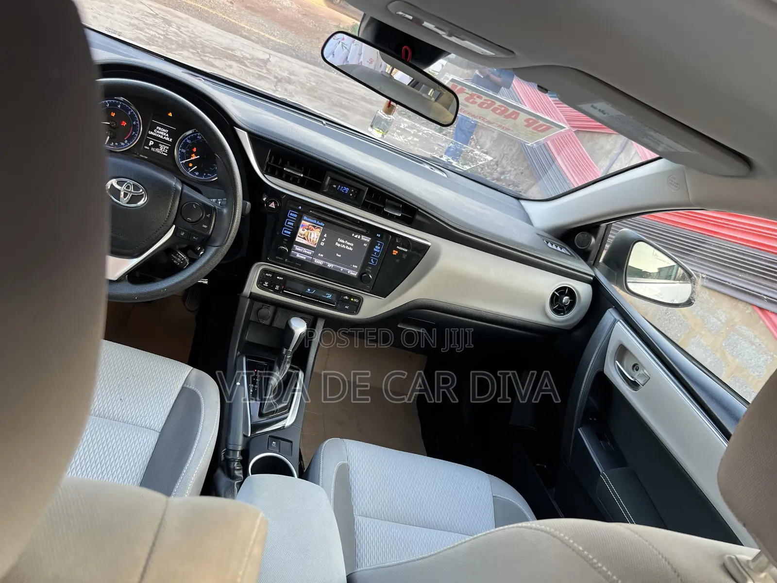 Toyota Corolla SE 4dr Sedan (1.8L 4cyl CVT) 2017 White