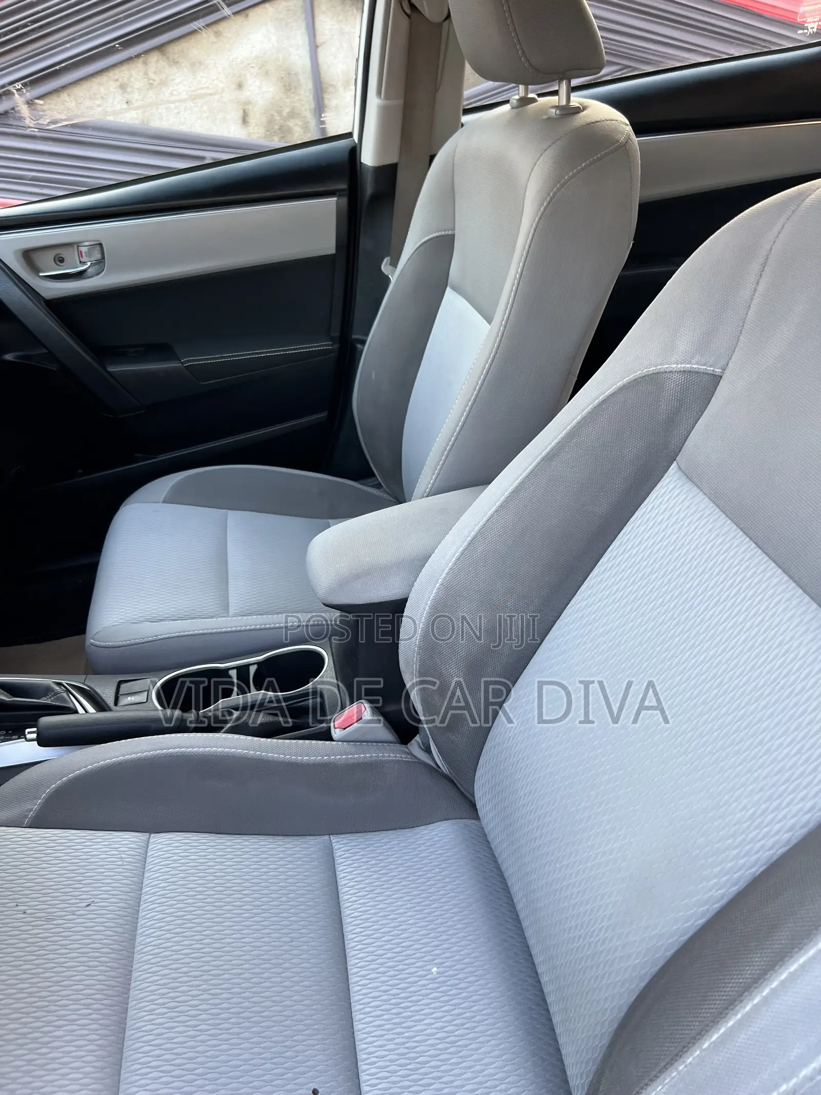 Toyota Corolla SE 4dr Sedan (1.8L 4cyl CVT) 2017 White