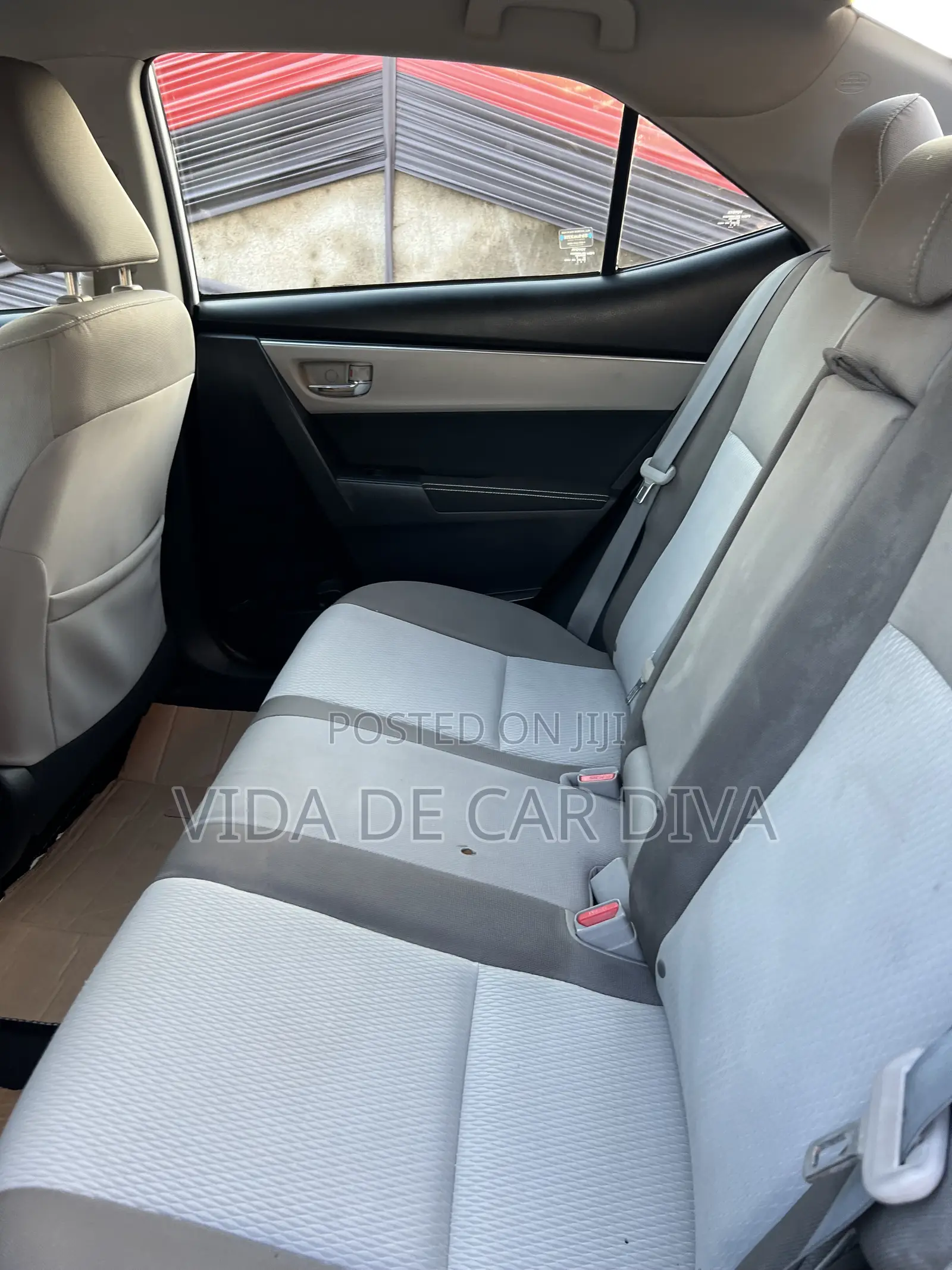 Toyota Corolla SE 4dr Sedan (1.8L 4cyl CVT) 2017 White
