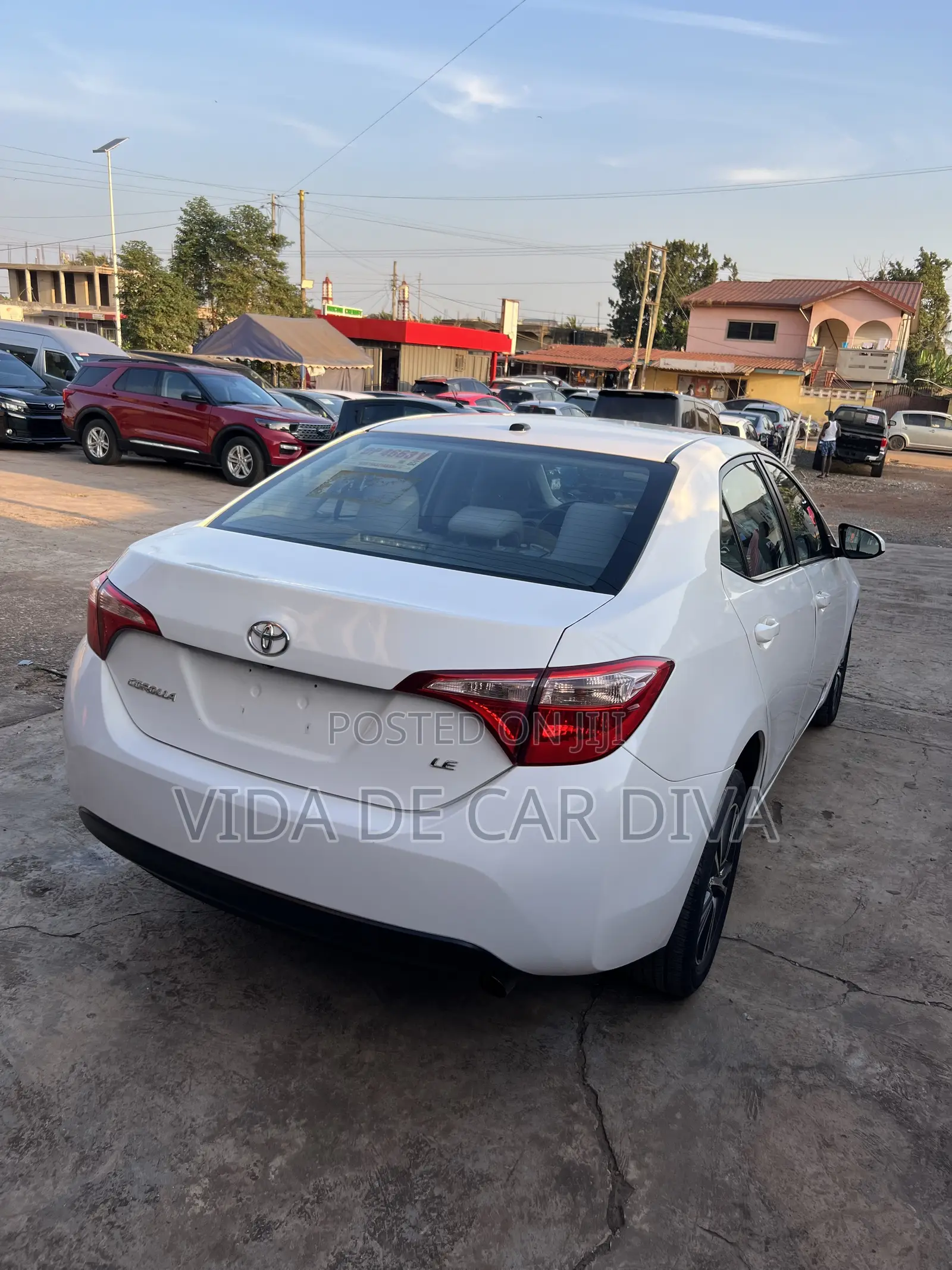 Toyota Corolla SE 4dr Sedan (1.8L 4cyl CVT) 2017 White
