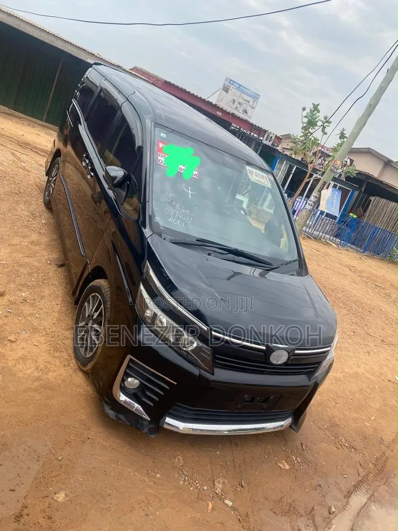 Toyota Voxy X 2WD 7-Seater 2014 Black