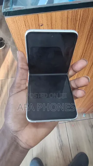 Samsung Galaxy Z Flip 3 256 GB Gold