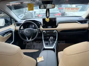 Toyota RAV4 XLE Premium 2025 Blue