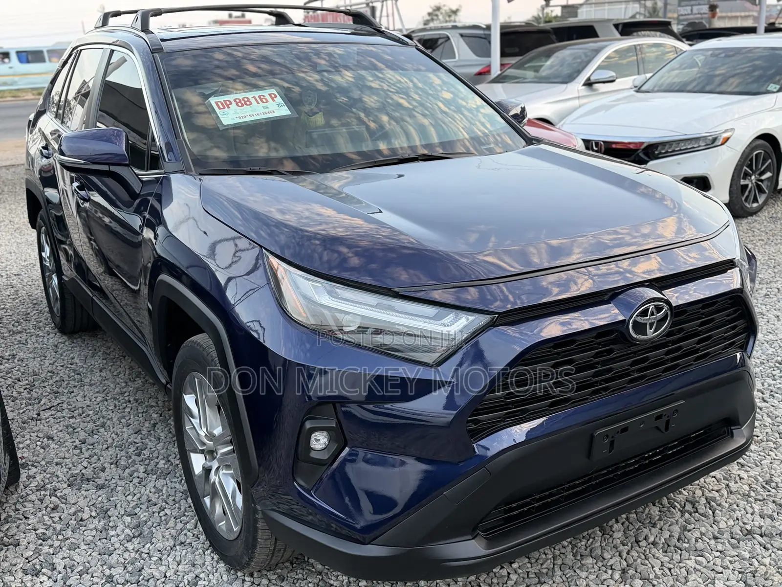 Toyota RAV4 XLE Premium 2025 Blue