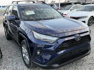 Toyota RAV4 XLE Premium 2025 Blue