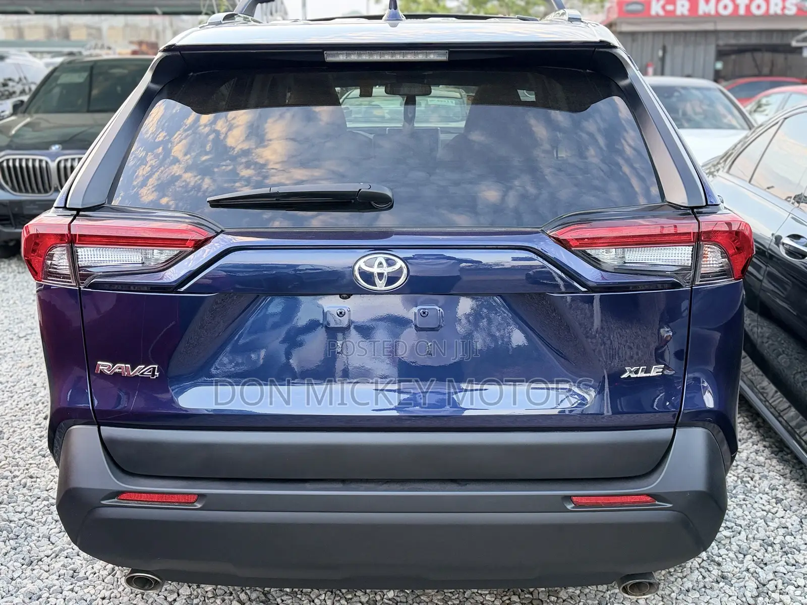 Toyota RAV4 XLE Premium 2025 Blue