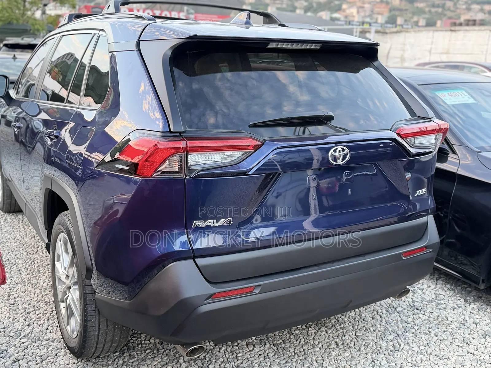 Toyota RAV4 XLE Premium 2025 Blue