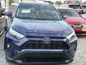 Toyota RAV4 XLE Premium 2025 Blue