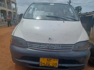 Toyota HiAce 2000 White