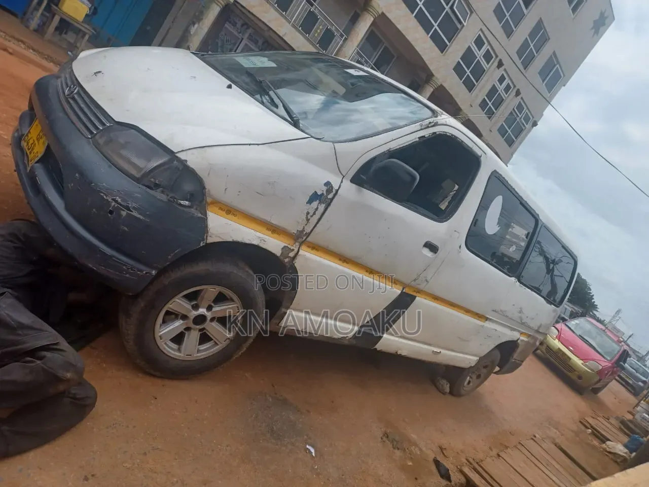 Toyota HiAce 2000 White