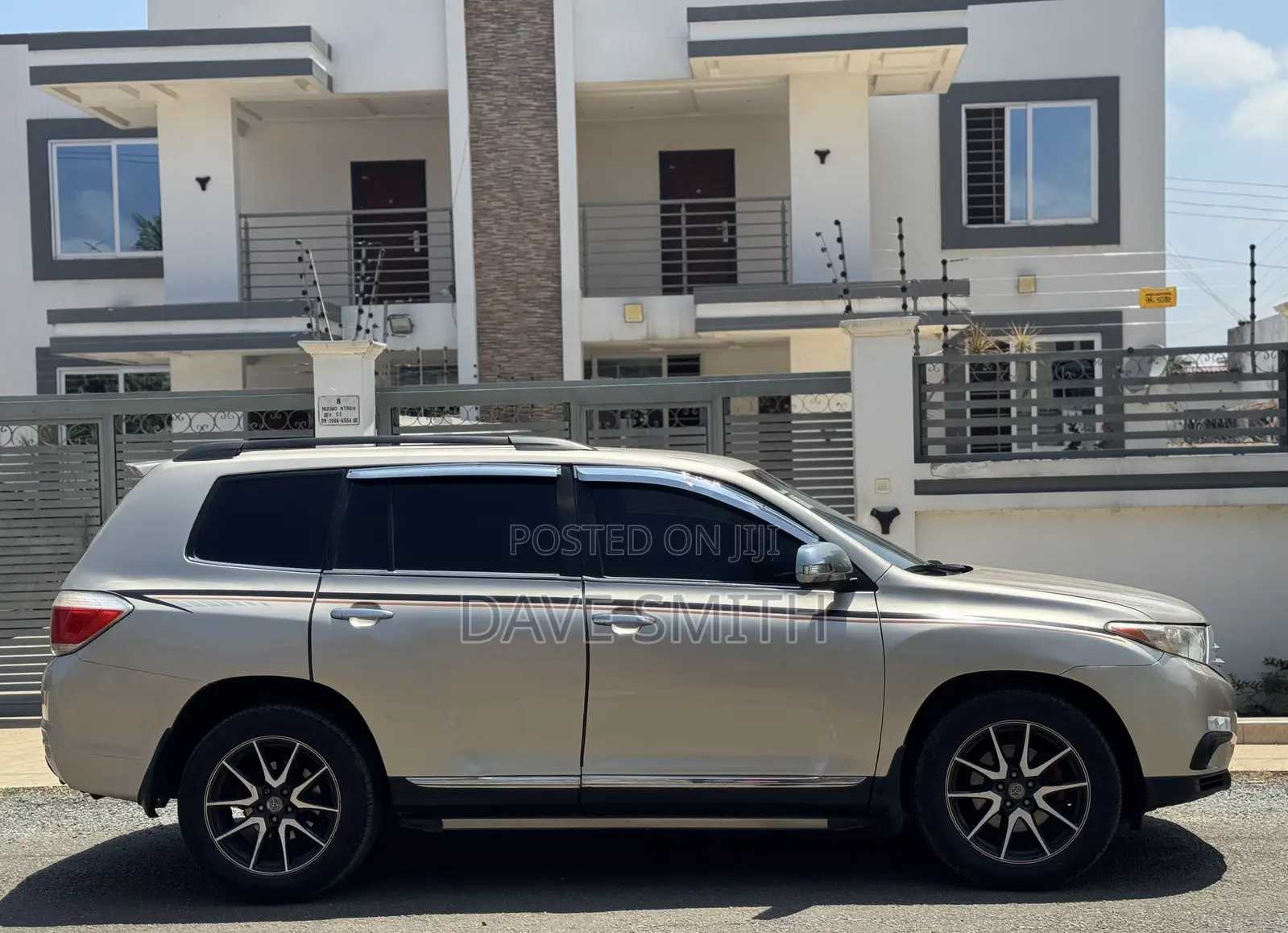 Toyota Highlander SE 3.5L 2WD 2013 Gold