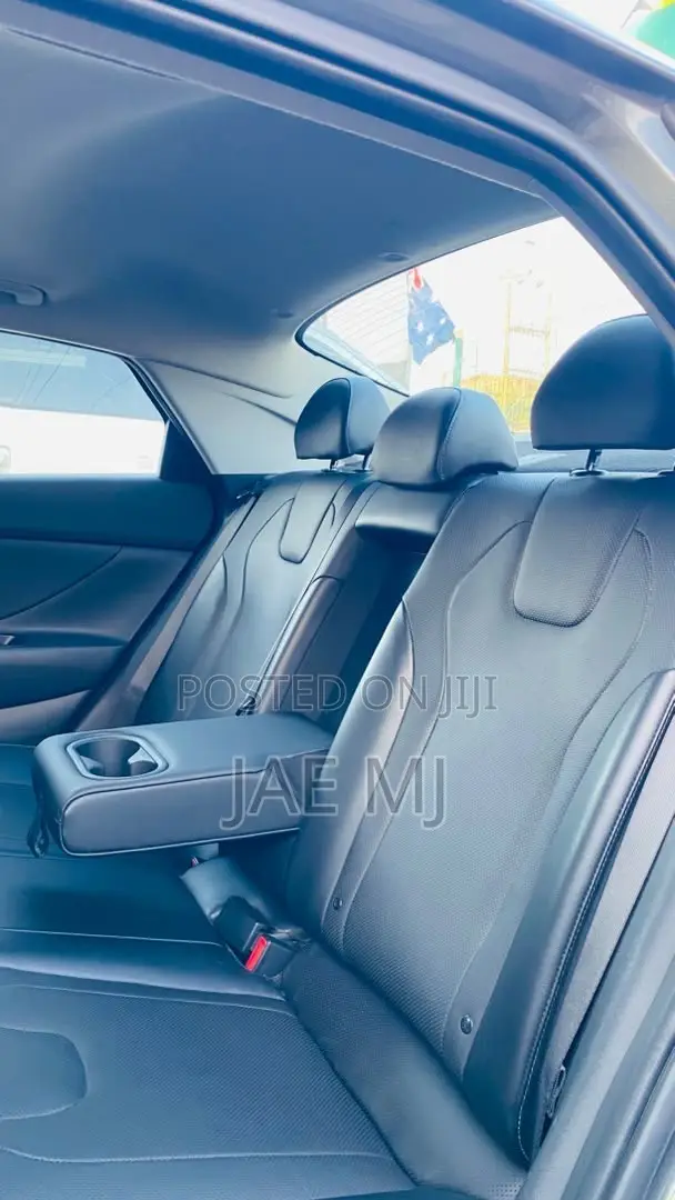 Hyundai Elantra 2021 Gray