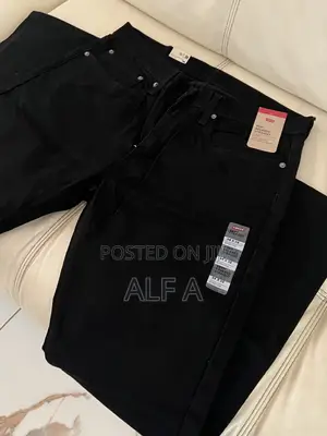  Brand New Levi’s 599 Relaxed Straight Jeans – Black