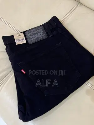  Brand New Levi’s 599 Relaxed Straight Jeans – Black
