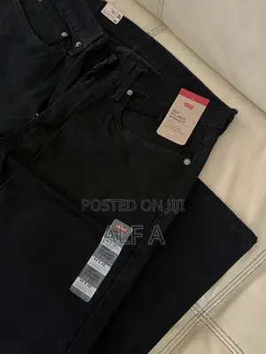  Brand New Levi’s 599 Relaxed Straight Jeans – Black