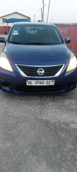 Nissan Versa 2013 Blue