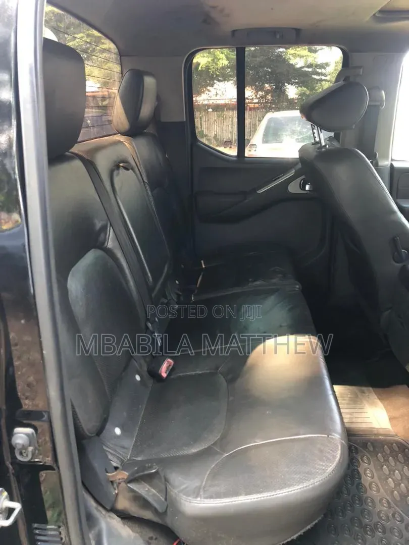 Nissan Navara 2009 Black