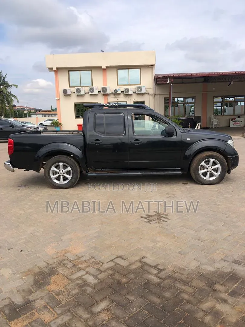 Nissan Navara 2009 Black