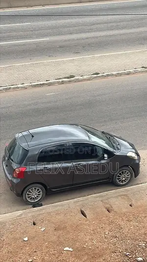 Toyota Vitz 2015 Gray