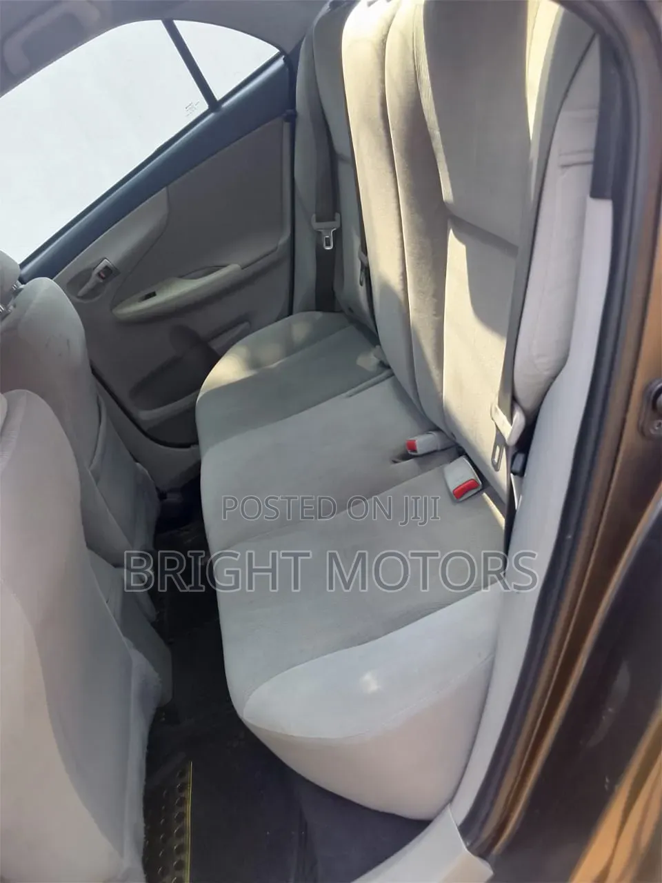 Toyota Corolla LE 4dr Sedan (1.8L 4cyl 4A) 2013 Gray
