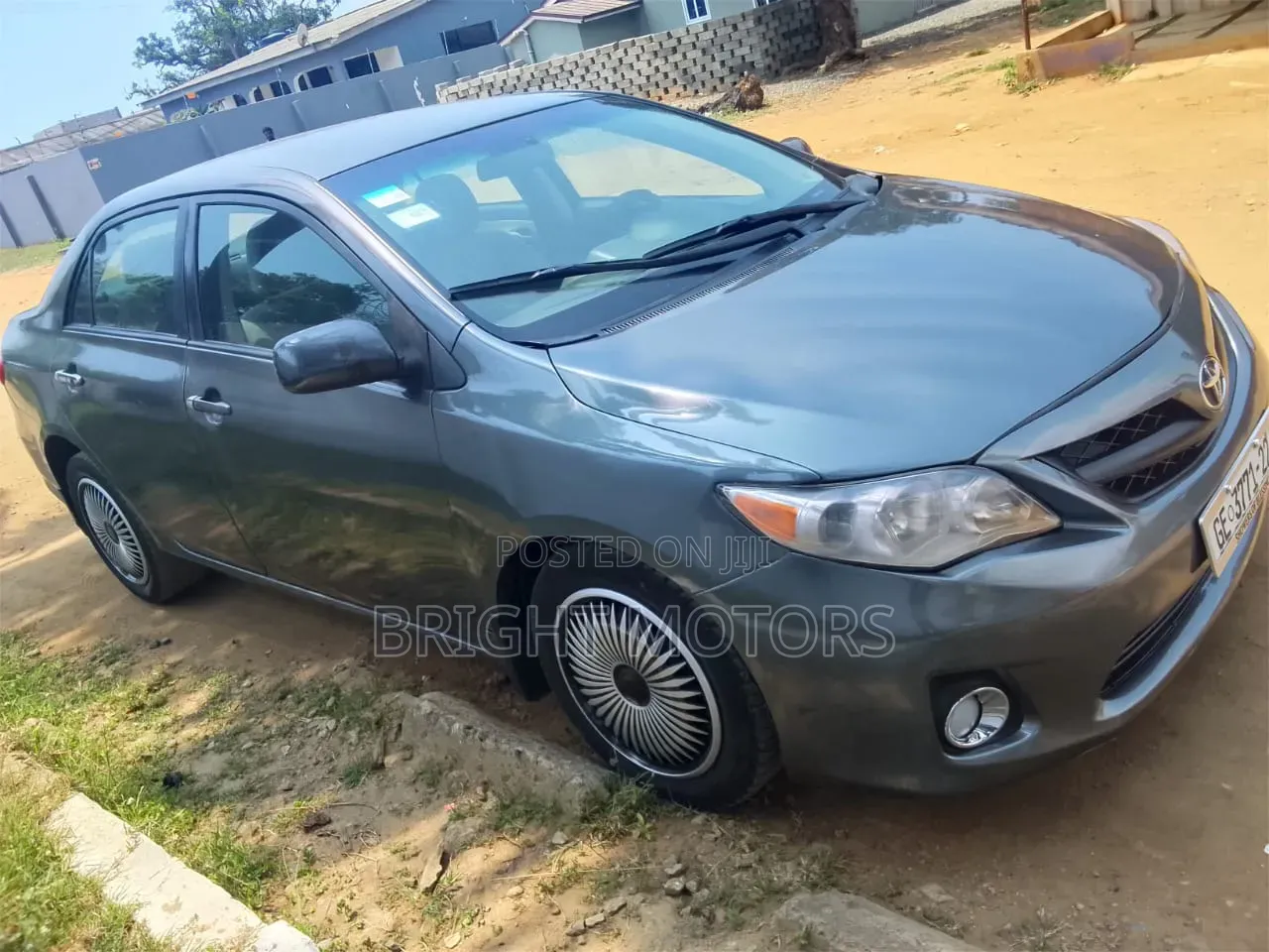 Toyota Corolla LE 4dr Sedan (1.8L 4cyl 4A) 2013 Gray