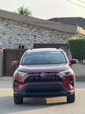 Toyota RAV4 XLE AWD 2023 Red
