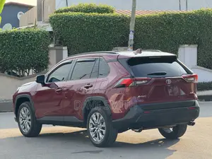 Toyota RAV4 XLE AWD 2023 Red