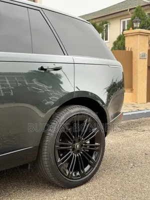 Land Rover Range Rover Vogue 2024 Green