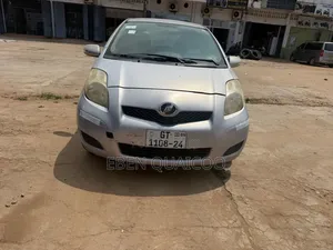 Toyota Vitz 2010 Silver