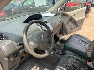 Toyota Vitz 2010 Silver