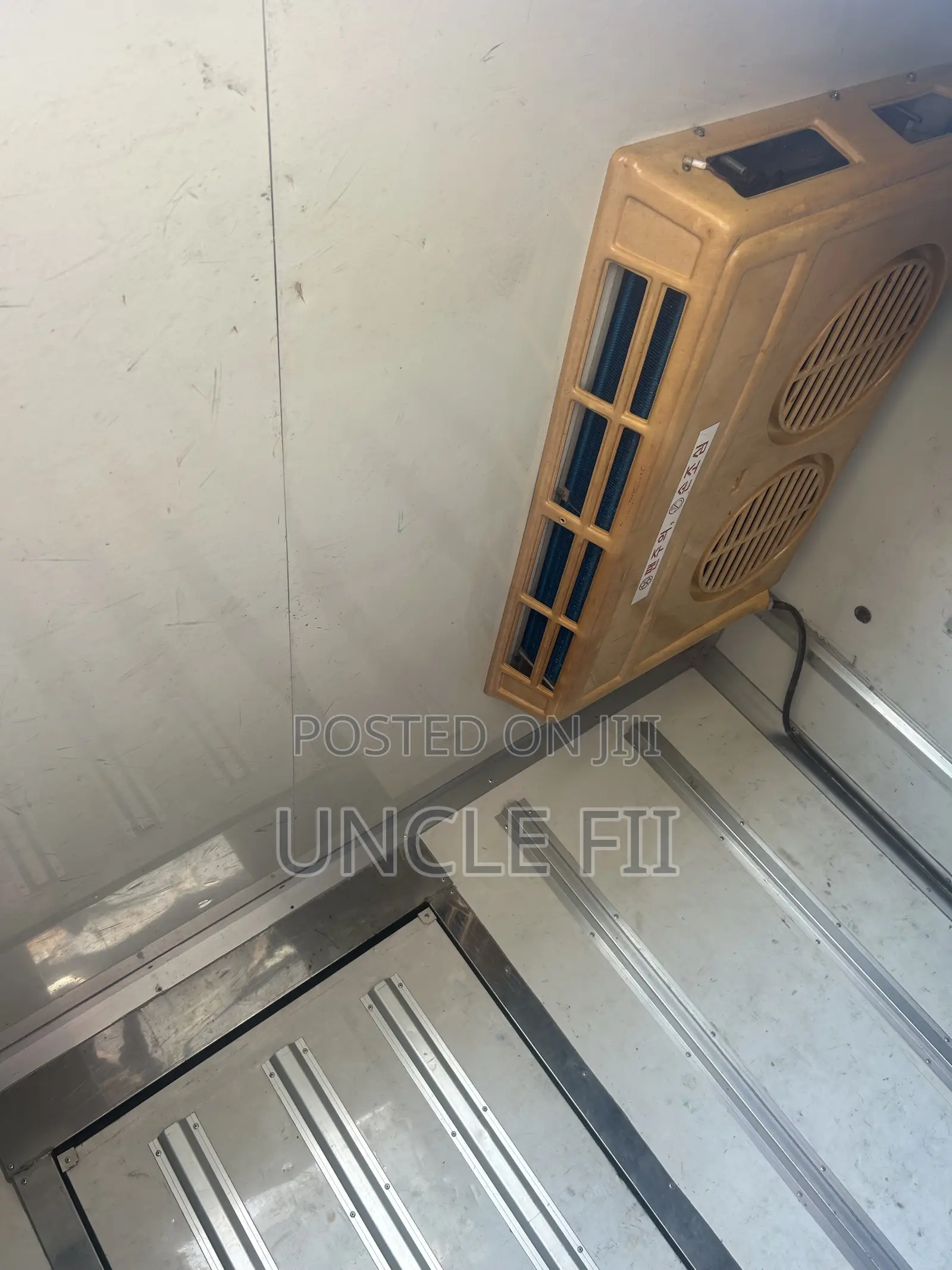 Hyundai Gold Freezer Car