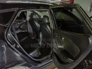 Hyundai Tucson 2011 Black