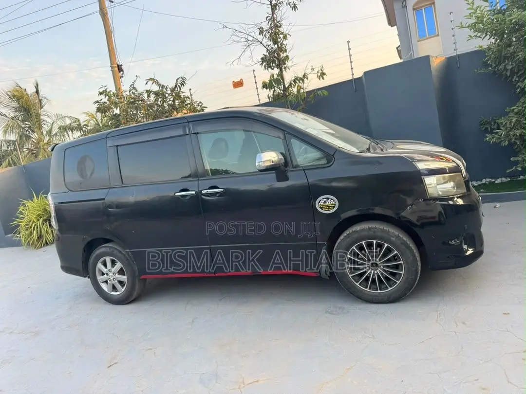 Toyota Voxy V 2WD 8-Seater 2010 Black