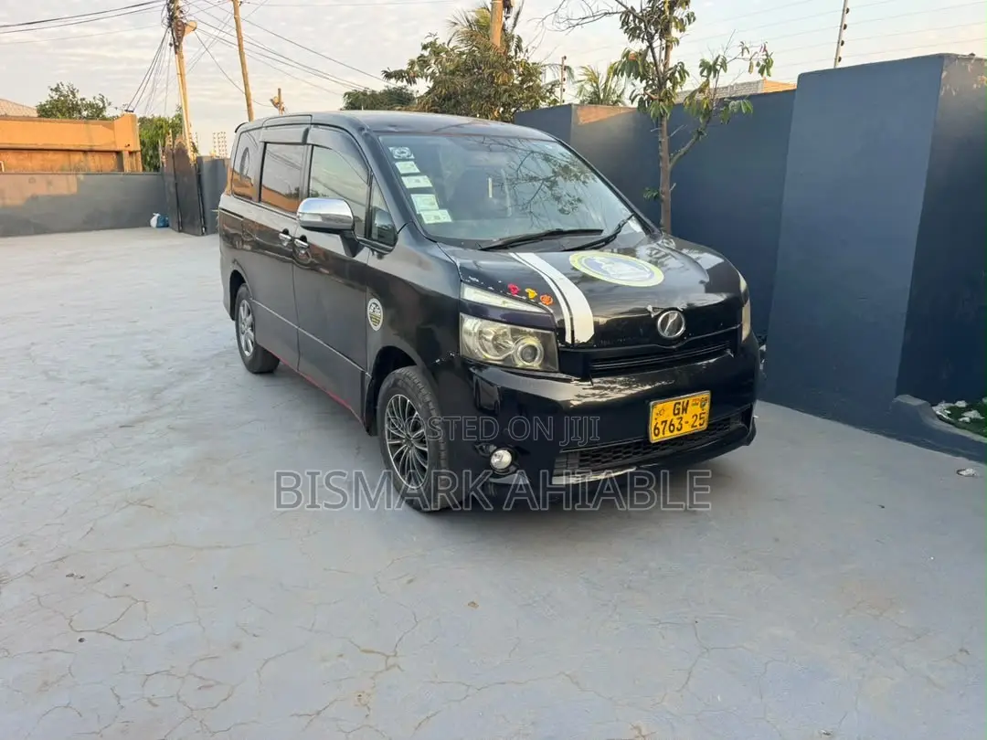 Toyota Voxy V 2WD 8-Seater 2010 Black