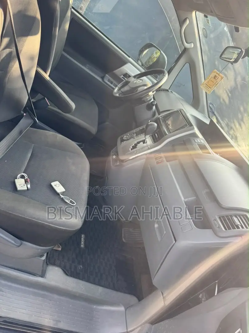 Toyota Voxy V 2WD 8-Seater 2010 Black