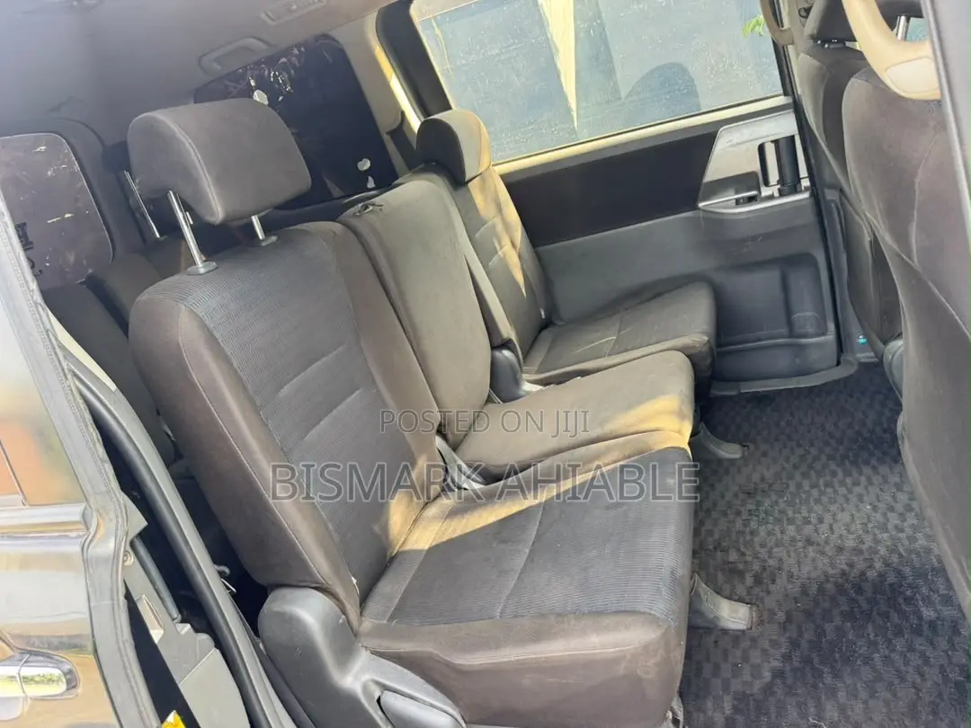 Toyota Voxy V 2WD 8-Seater 2010 Black