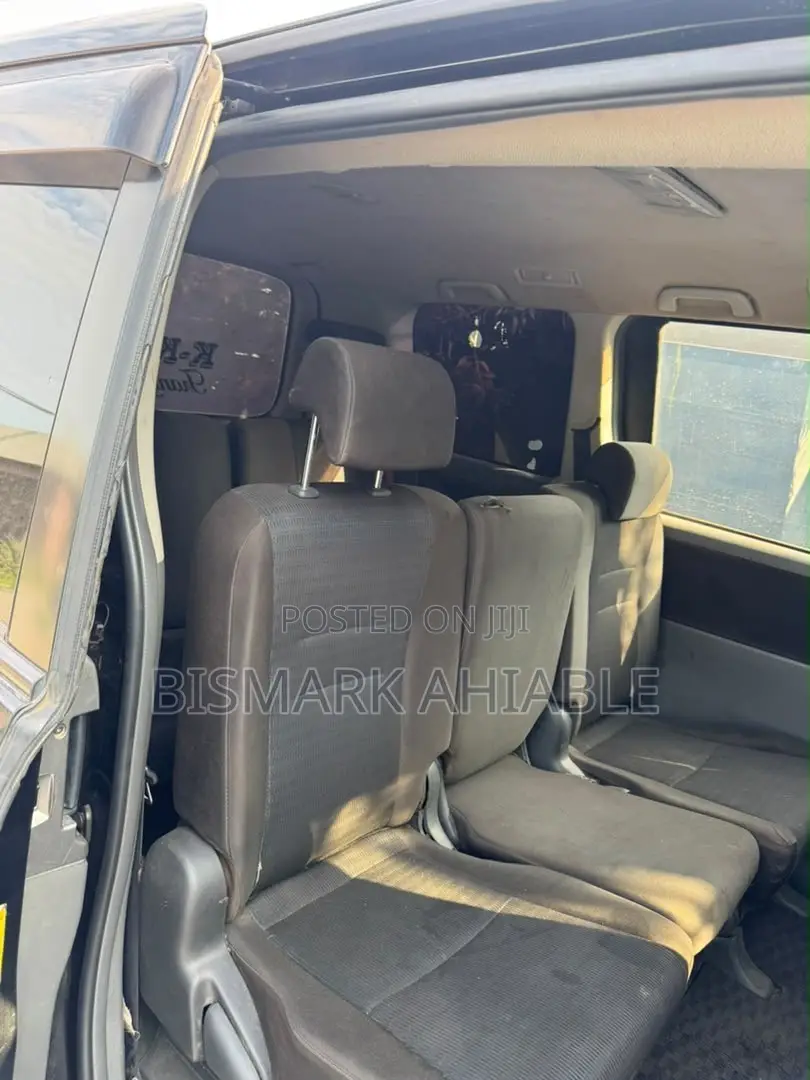 Toyota Voxy V 2WD 8-Seater 2010 Black