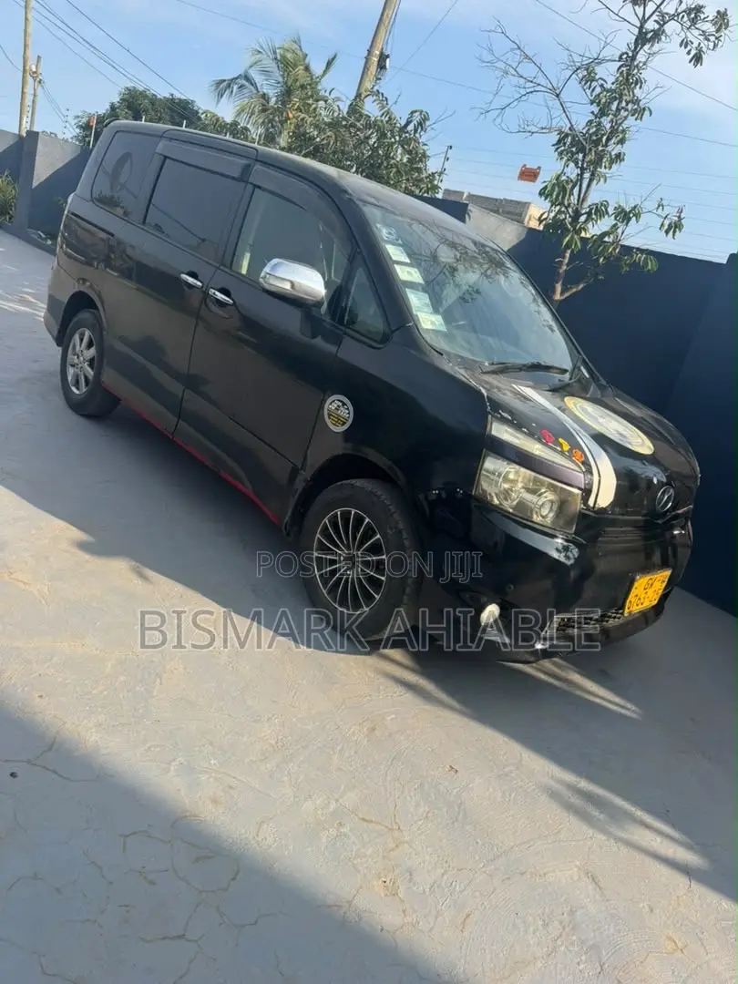Toyota Voxy V 2WD 8-Seater 2010 Black