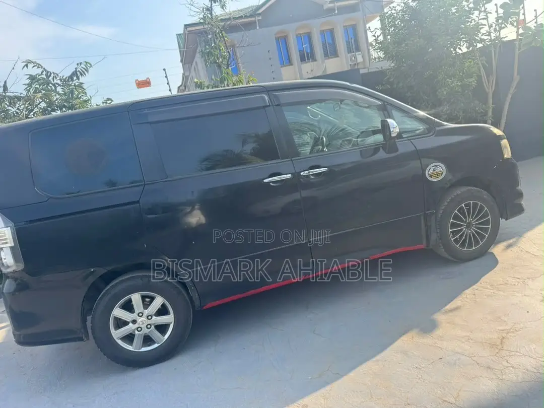 Toyota Voxy V 2WD 8-Seater 2010 Black