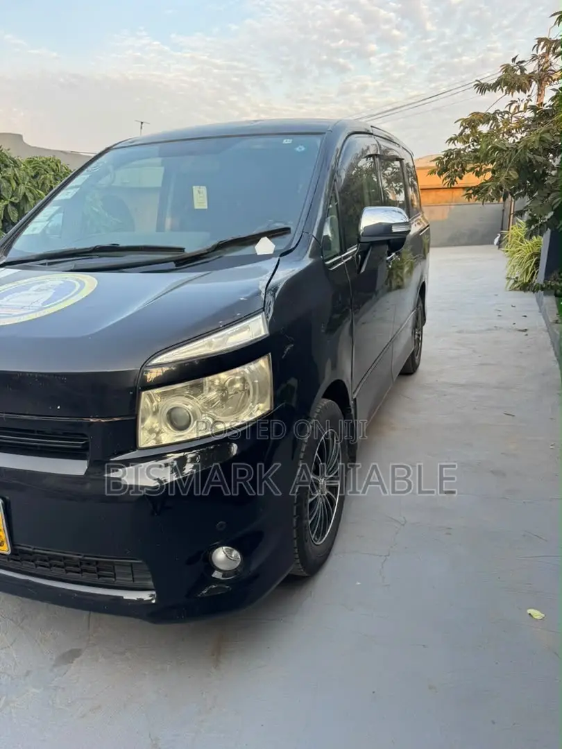 Toyota Voxy V 2WD 8-Seater 2010 Black