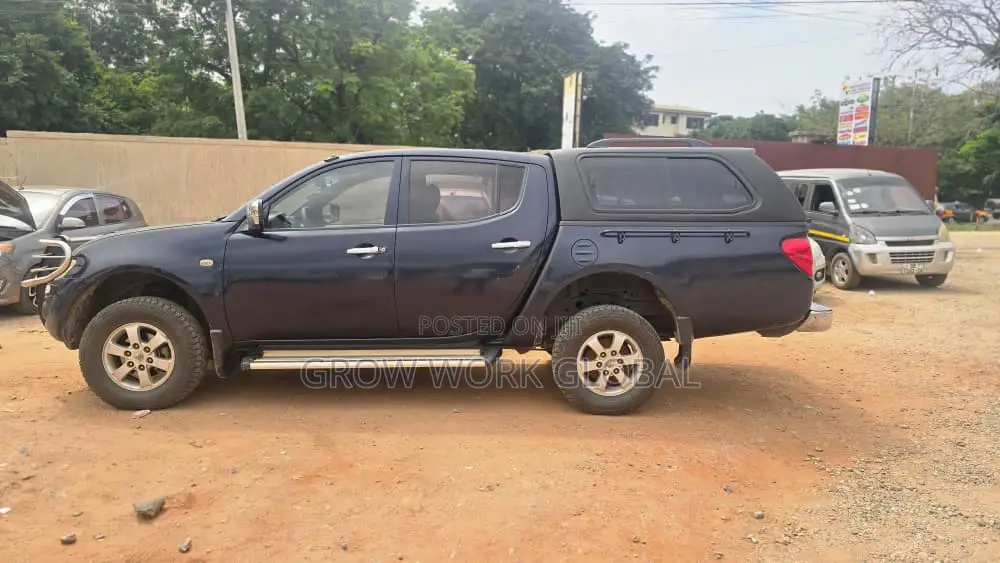 Mitsubishi L200 2015 Blue