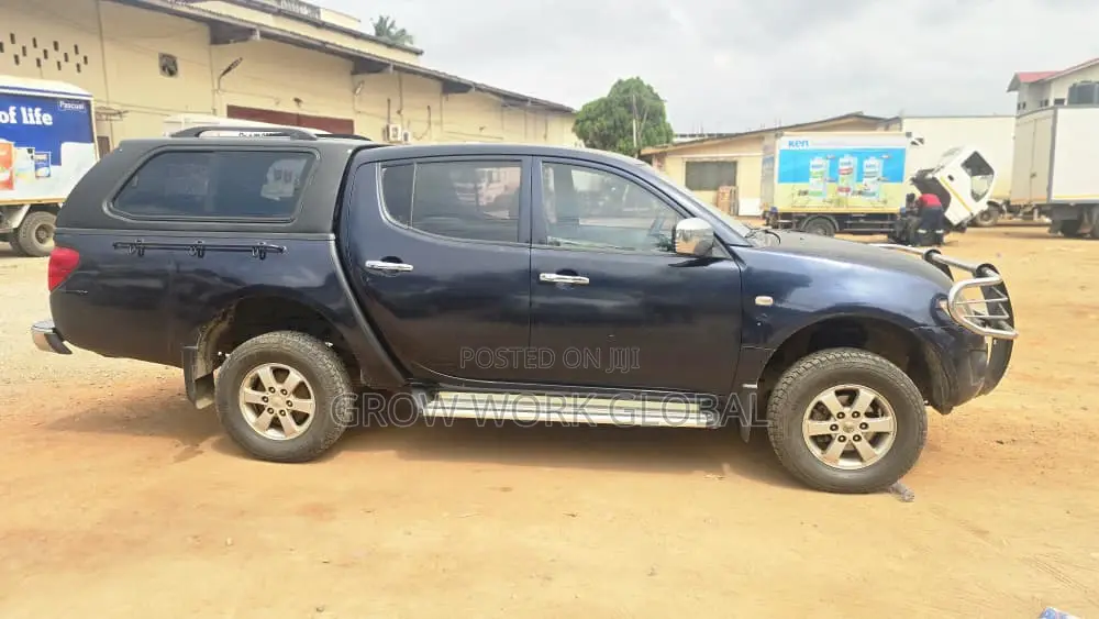 Mitsubishi L200 2015 Blue